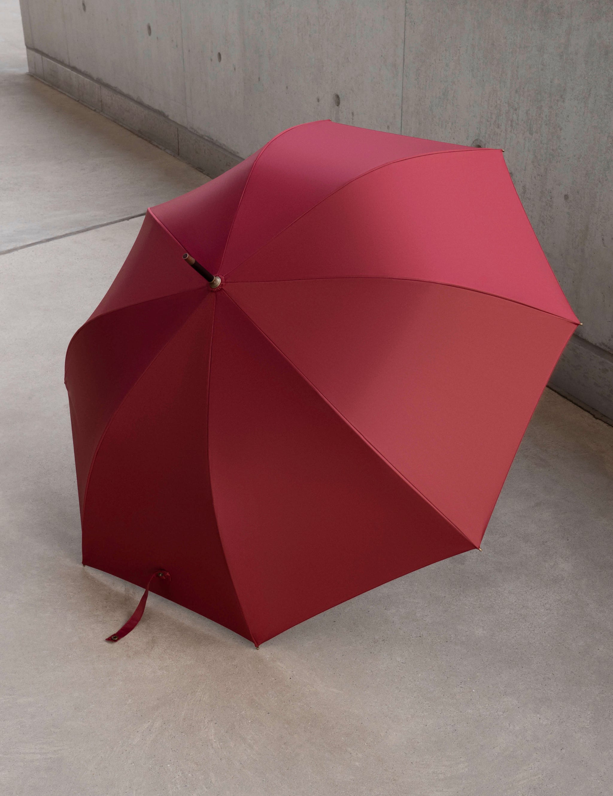 Open Sapor Modern V1 in red on a paved surface