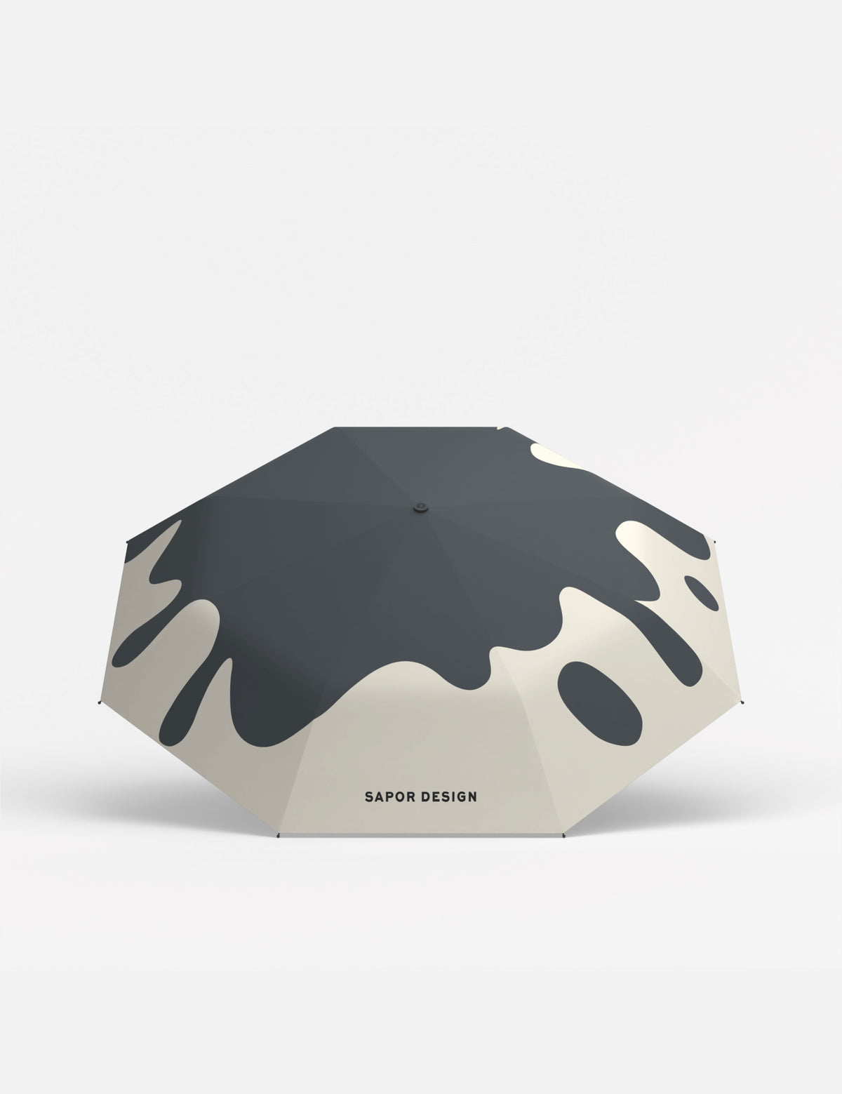 Geöffneter Sapor Essential Anthra Drop mit organischem Motiv in Dunkelgrün und Off-White