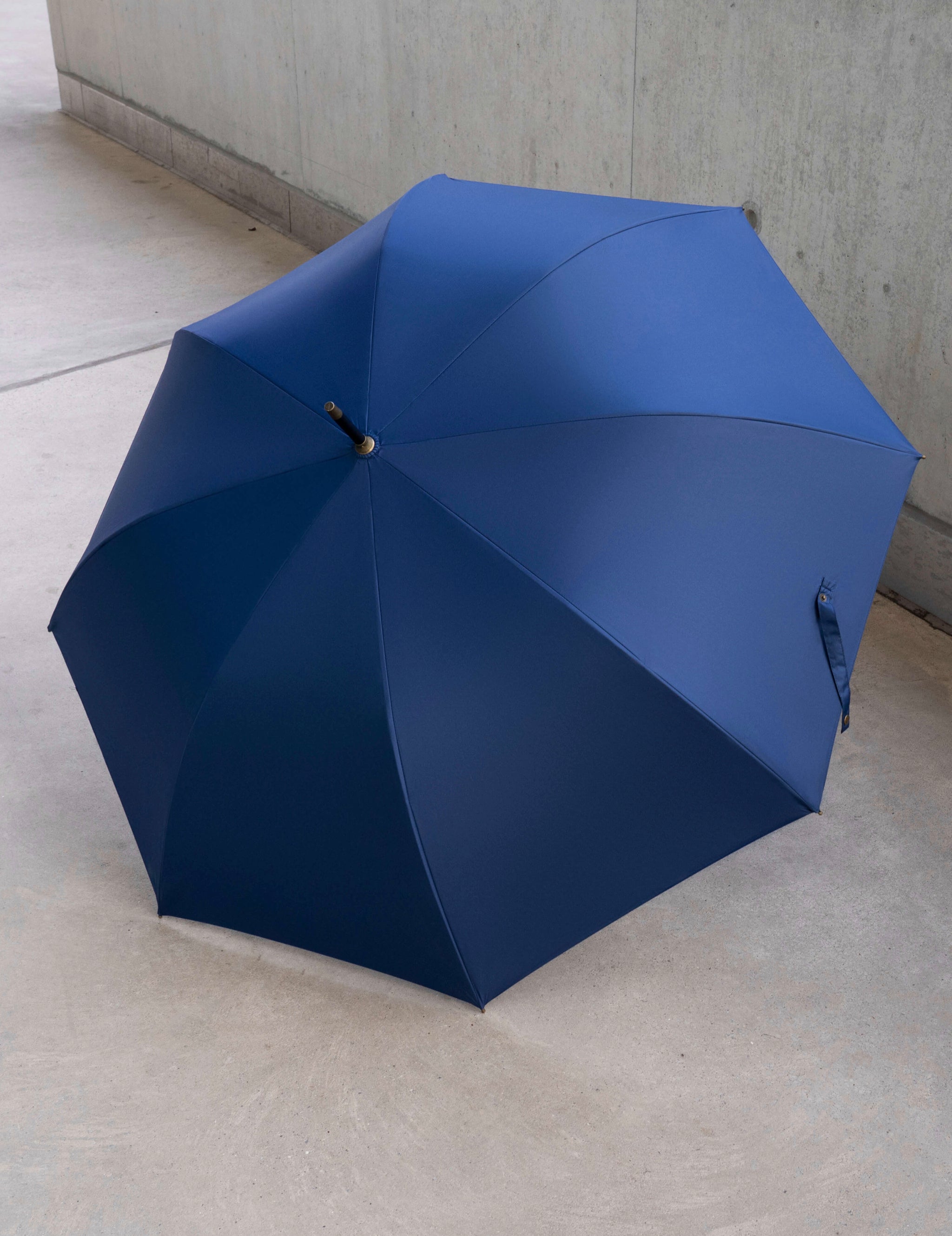 Open Sapor Modern V1 in blue on a paved surface