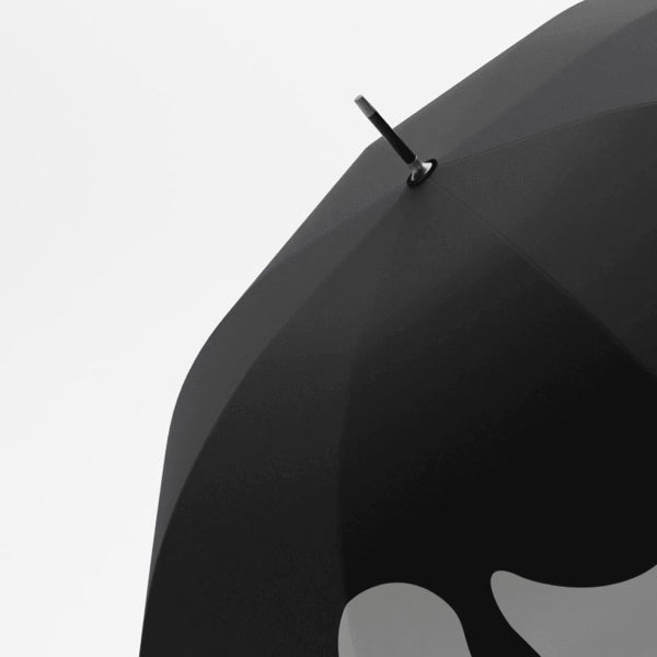 Detail des schwarz-weißen Drop-Motivs auf einem Sapor Distinct Stockschirm