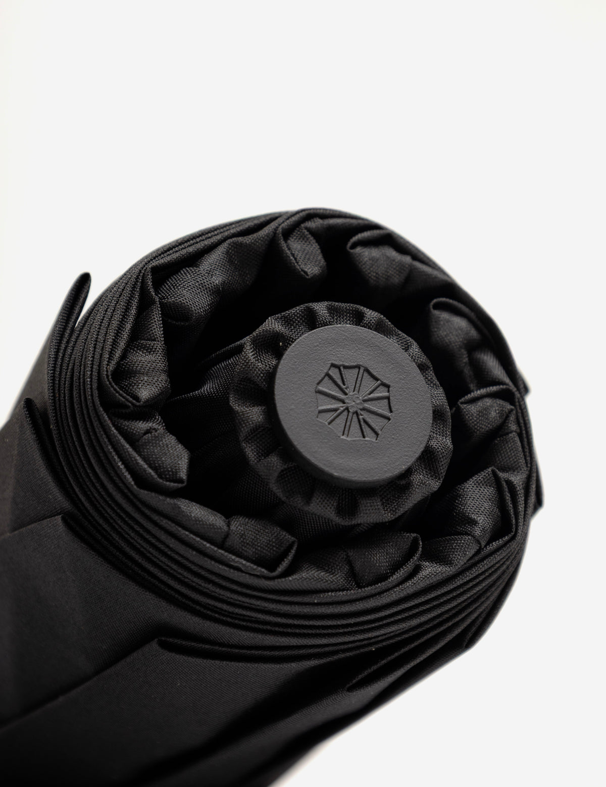 Krone Detail eines schwarzen Sapor Iconic Taschenschirms